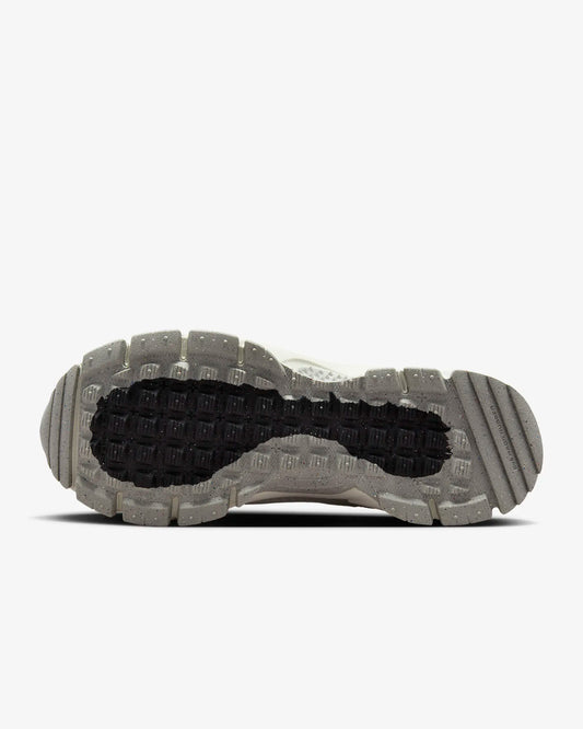 Tenis Nike Zoom Vomero 5 Roam