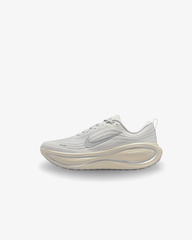 NIKE Vomero Plus