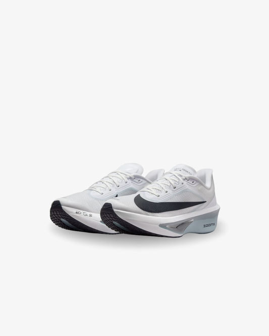 NIKE   Zoom Fly 6