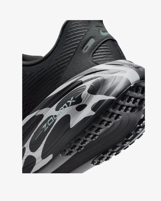 Nike  Vomero 18
