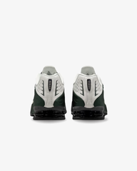 NIKE Shox R4
