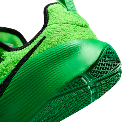 Nike LeBron TR 1