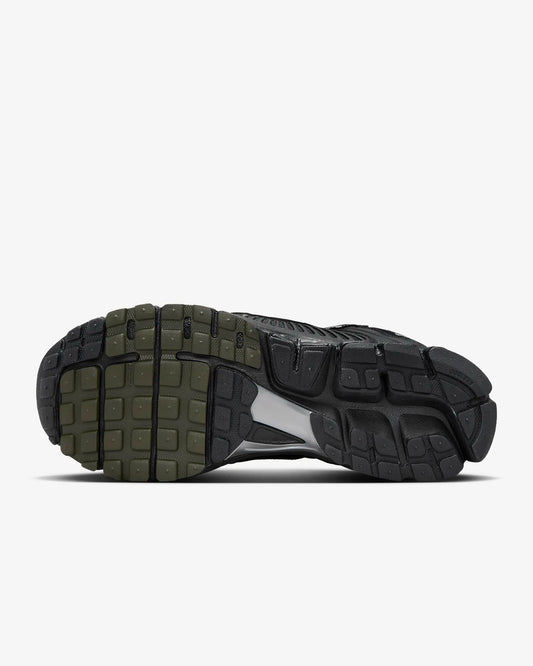 Tenis Nike Zoom Vomero 5