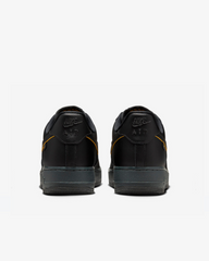Tenis Nike Air Force 1 07 Black University Gold